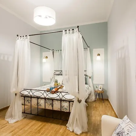 Syntagma 3 Bedroom Sweet And Practical Афины